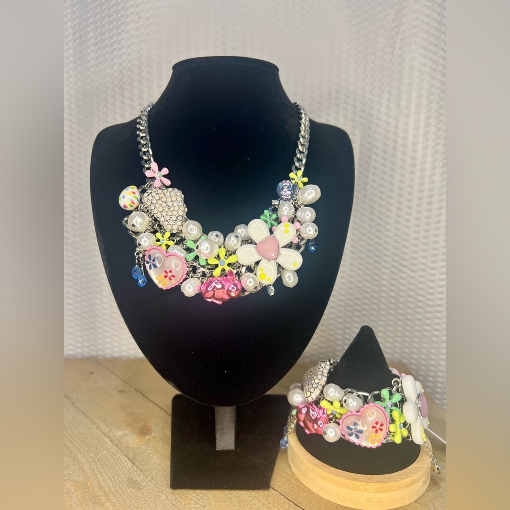 Betsey Johnson Hop To It Statement Necklace and Bracelet Bundle!!